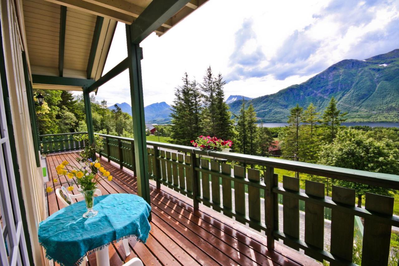 House With Lake View Near Atlantic Road Villa Eide  Exterior photo